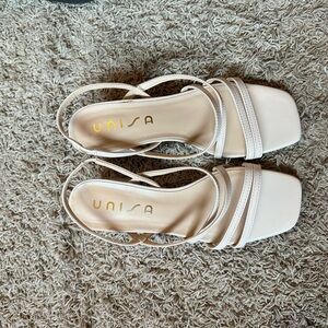 Unisa Cream Strappy Sandals size 8.5M
